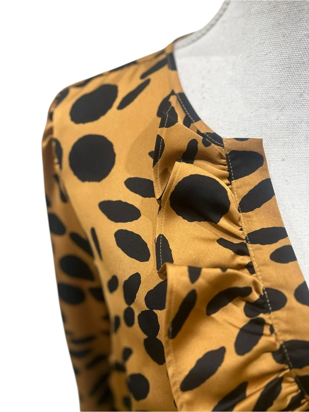J crew Ruffled V-Neck Long Sleeve blouse caramel black dot print size medium